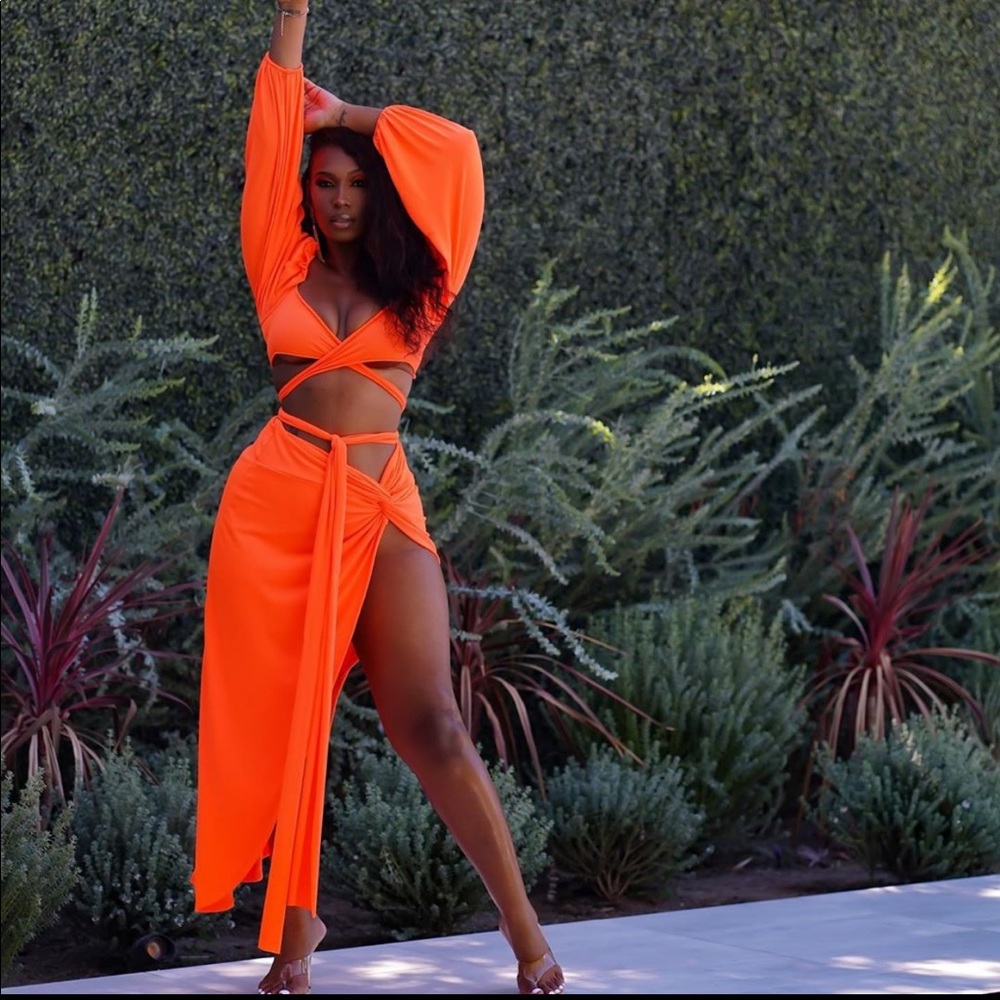 Two Piece Skirt and a Top Neón Orange set